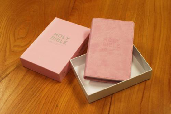 Picture of NIV COMPACT PASTEL PINK GIFT EDITION BIBLE